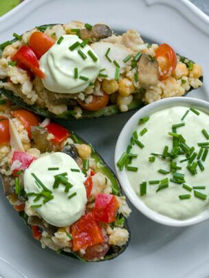 Awokado z rybą i kaszą jaglaną