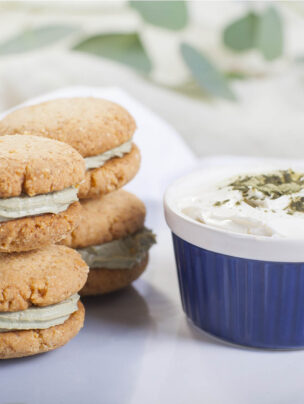 Ciasteczka migdałowe z kremem Matcha