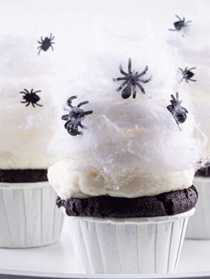Muffiny z kremem i pajączkami