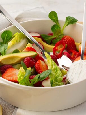 Kolorowa sałatka warzywno-owocowa