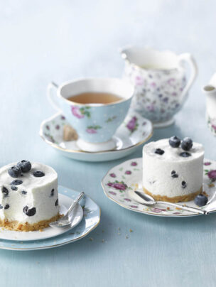 Sernik z jagodami i herbatą Earl Grey