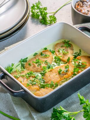 Soczysta pierś z indyka w sosie serkowo-chrzanowym