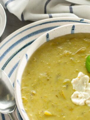 Wiosenna zupa szparagowa z kleksem z serka Phily