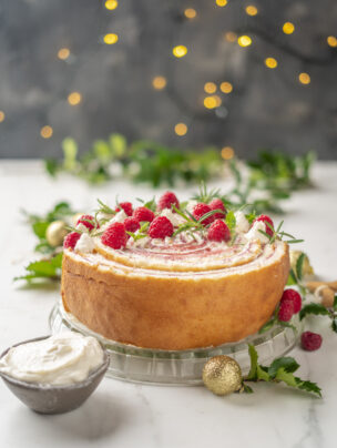 Bożonarodzeniowe ciasto z malinami