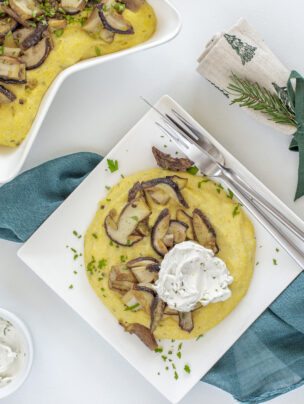 Polenta z serkiem i borowikami