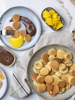 Minipankejki z sosem czekoladowym