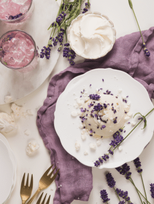 Panna cotta z bezą lawendową