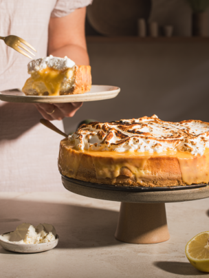 Sernik z lemon curd i opalaną bezą